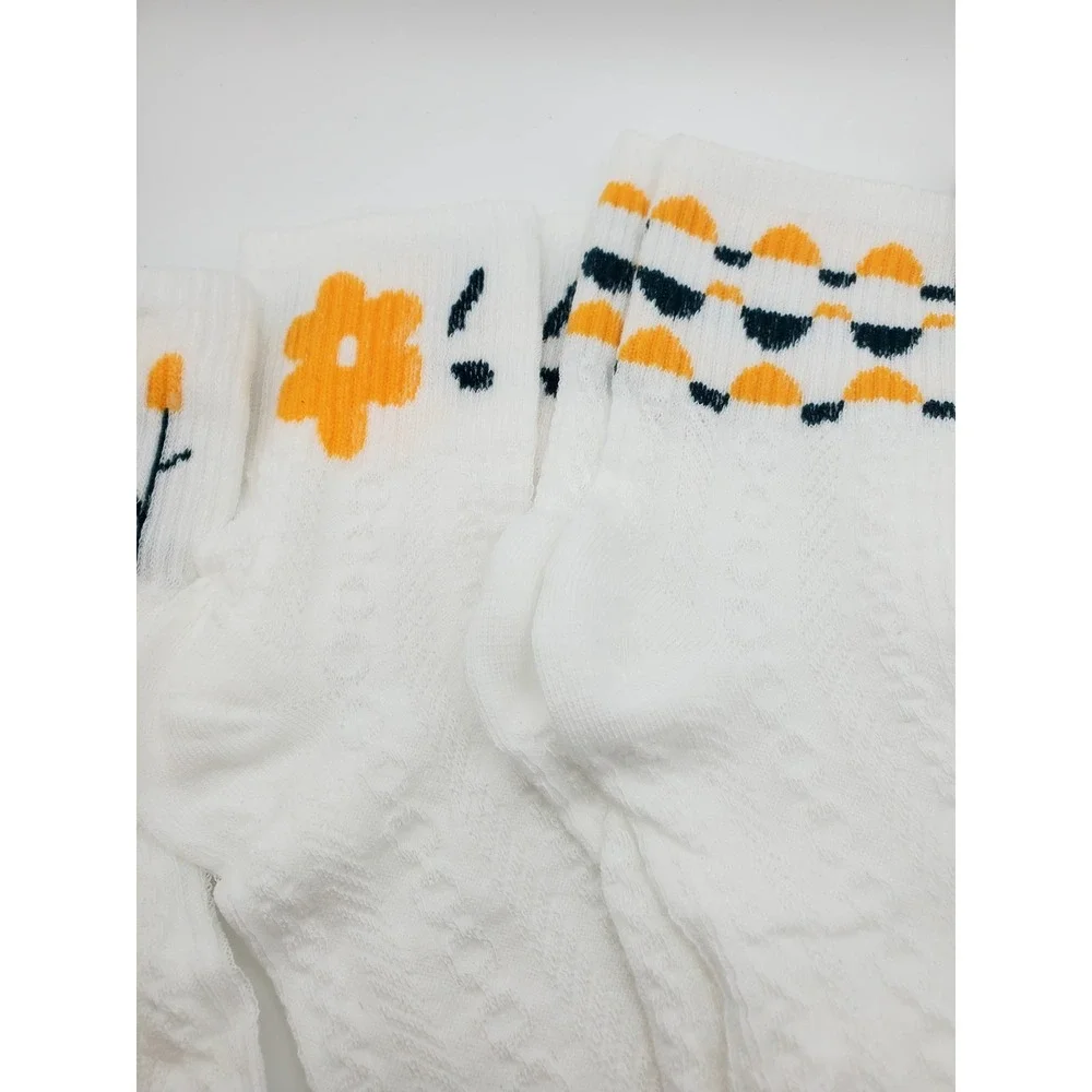 NEW 5 Pairs of Women's White Floral Ankle Socks